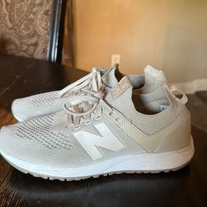New Balance 247 women’s sneakers